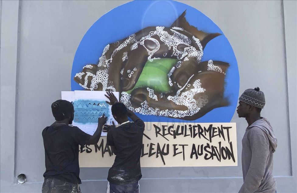 Los graffiteros senegaleses luchan contra el coronavirus con sus aerosoles