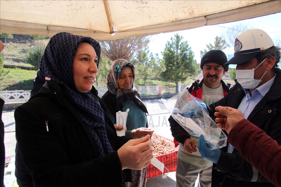 Şarkışla’da tüm cadde ve sokaklar koronavirüse karşı ilaçlandı