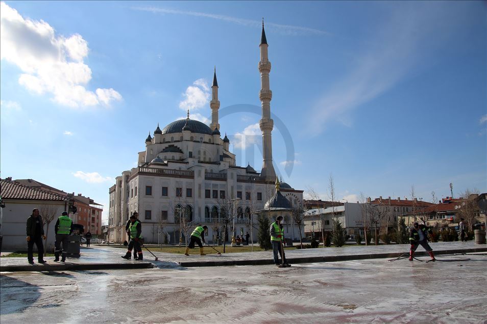 Şarkışla’da tüm cadde ve sokaklar koronavirüse karşı ilaçlandı