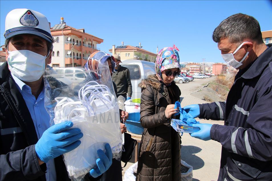 Şarkışla’da tüm cadde ve sokaklar koronavirüse karşı ilaçlandı