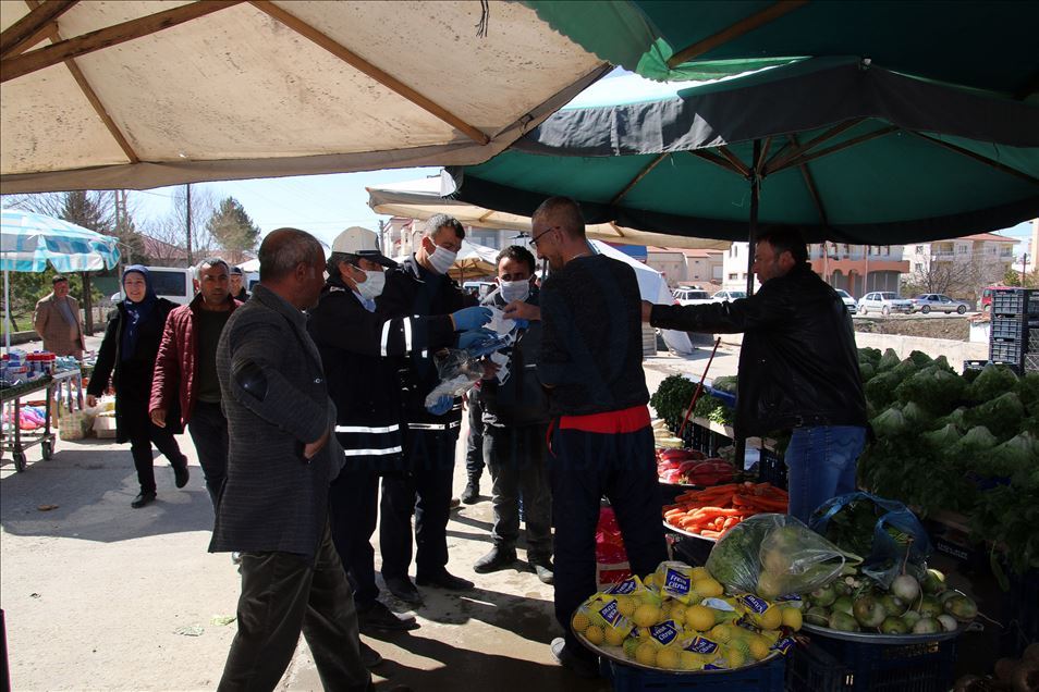 Şarkışla’da tüm cadde ve sokaklar koronavirüse karşı ilaçlandı