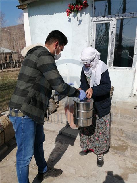 Muradiye'de yaşlıların ihtiyaçlarını "Vefa Sosyal Destek Grubu" karşılıyor

