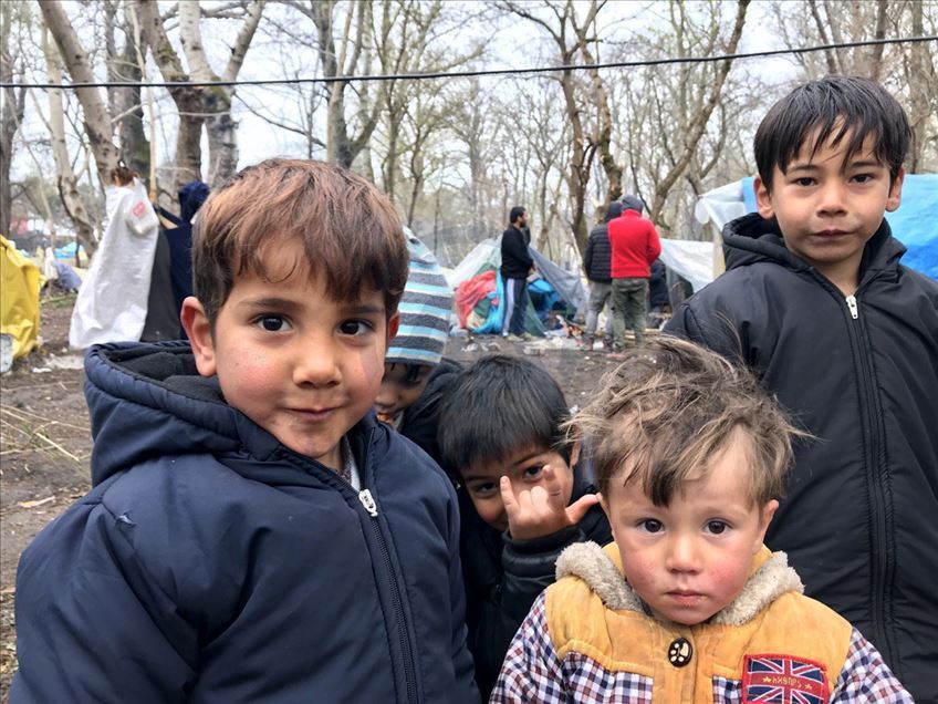 A la frontière de l’Europe, l’attente, dans l’espoir, des enfants réfugiés
