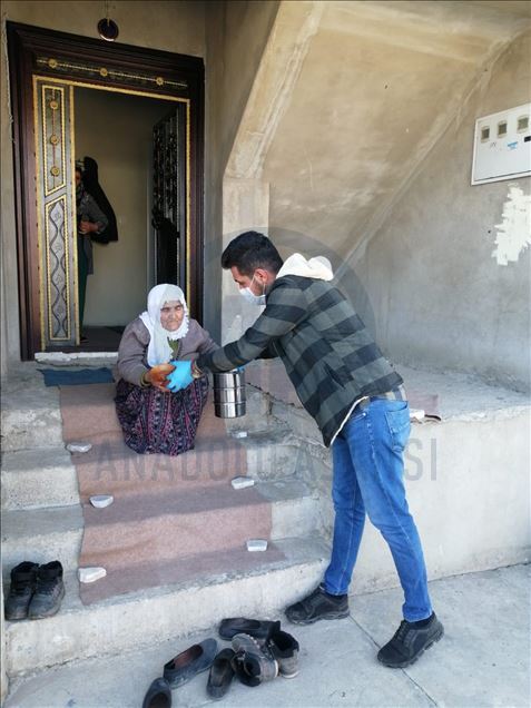 Muradiye'de yaşlıların ihtiyaçlarını "Vefa Sosyal Destek Grubu" karşılıyor
