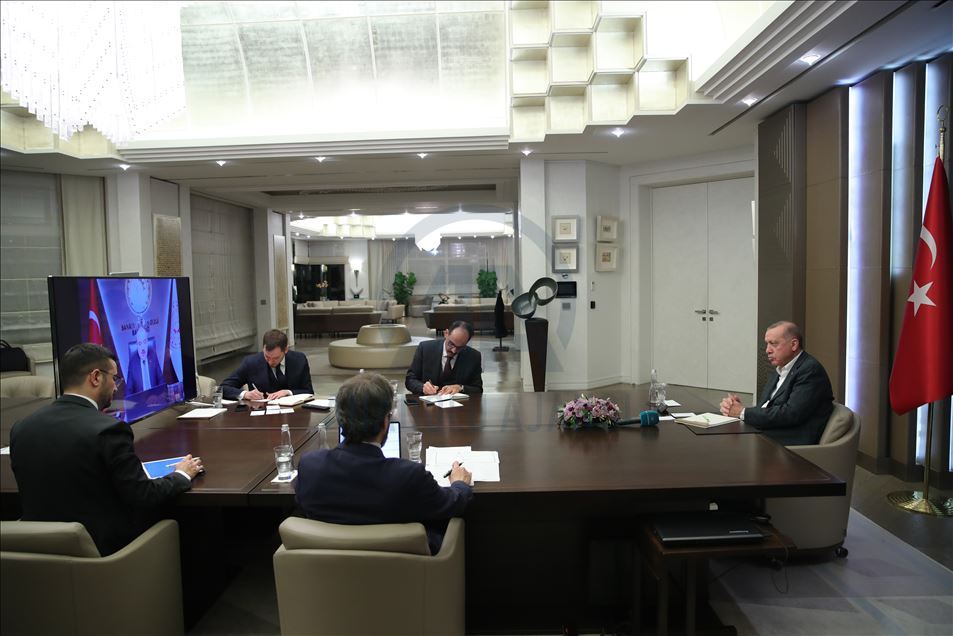 تركيا.. الرئيس أردوغان يجتمع بالحكومة عبر دائرة تلفزيونية
