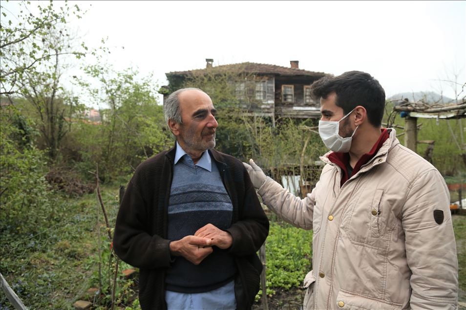 Kastamonu'da gençler 65 yaş ve üstündeki vatandaşlar için seferber oldu