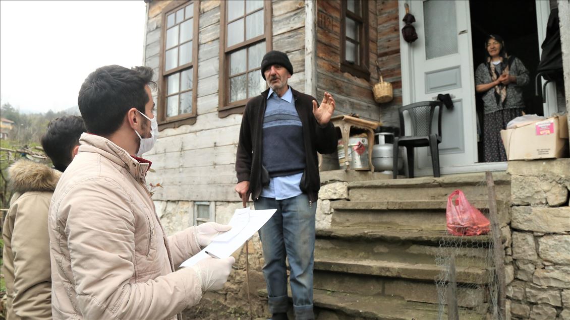 Kastamonu'da gençler 65 yaş ve üstündeki vatandaşlar için seferber oldu