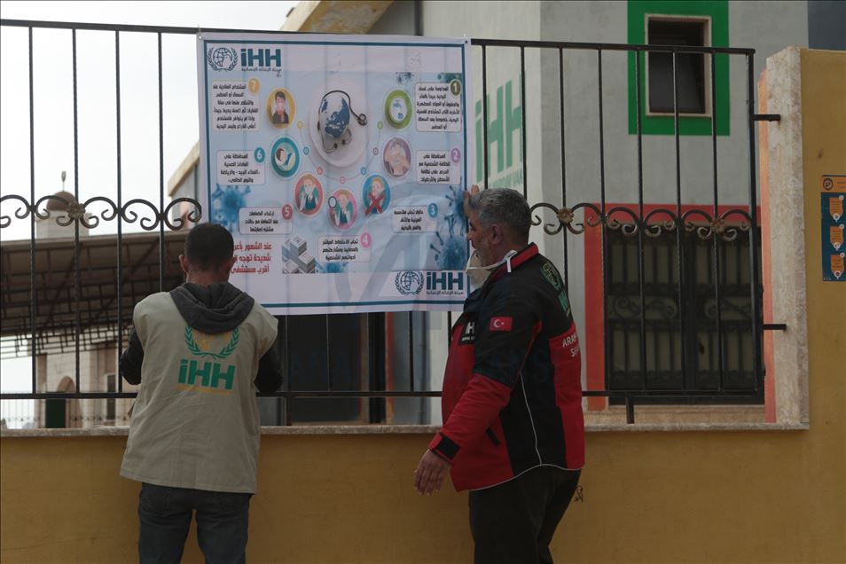 İHH Suriye’de koronavirüse karşı bilgilendirme çalışması yaptı