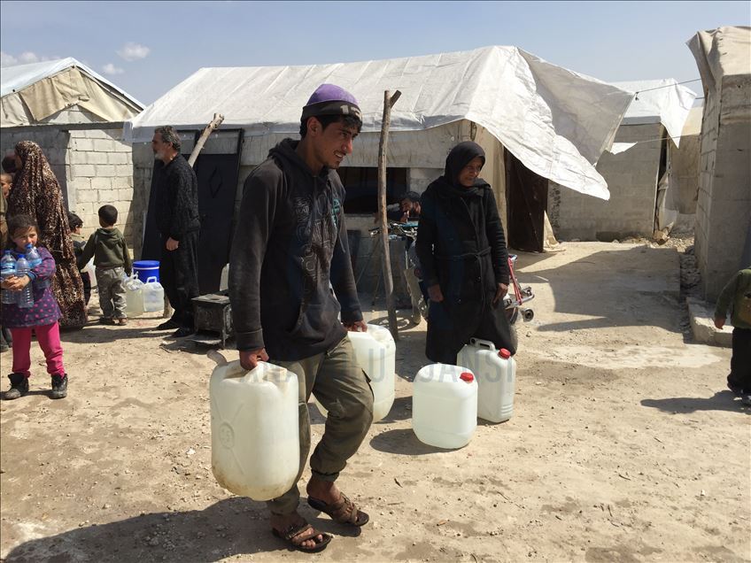 Afrin'deki Suriyelilere haftalık 100 ton su yardımı
