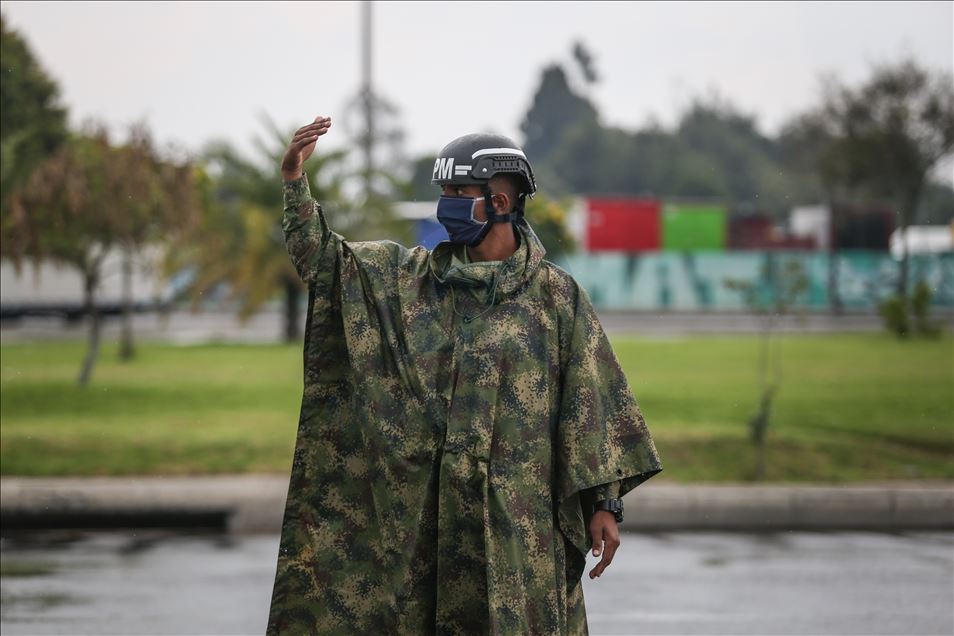 Lockdown begins in Colombia amid protests, looting