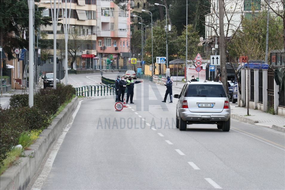 Masat kundër koronavirusit, rrugët e Tiranës të boshatisura