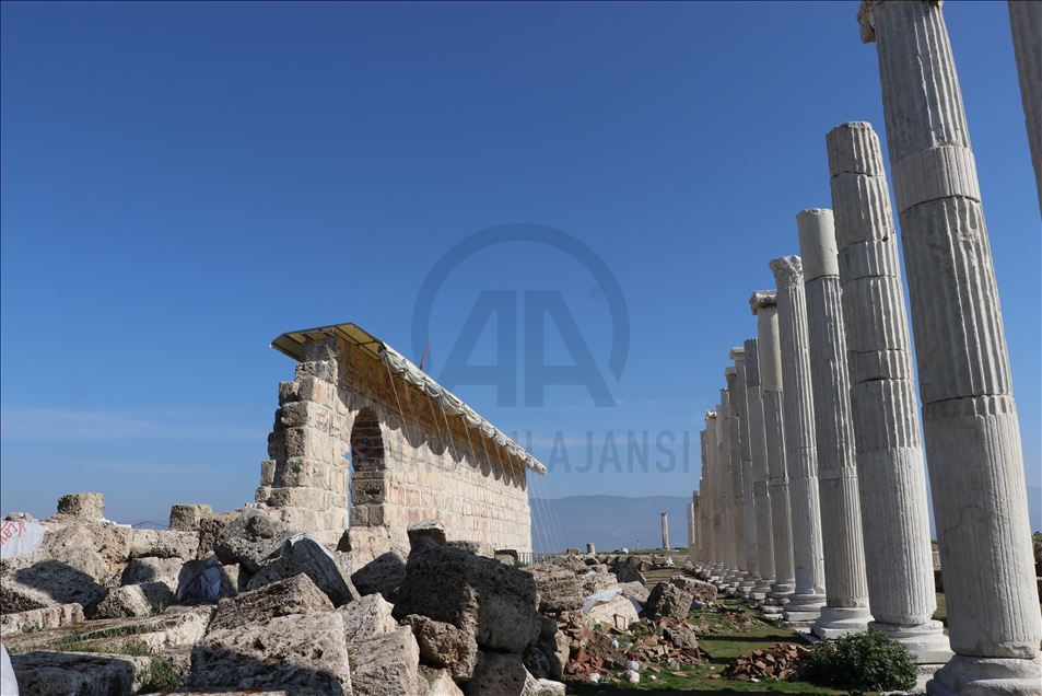 تركيا.. لوحة جدارية ترى النور مجددا بعد 1750 عاما