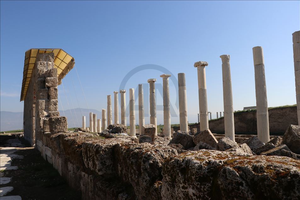 تركيا.. لوحة جدارية ترى النور مجددا بعد 1750 عاما