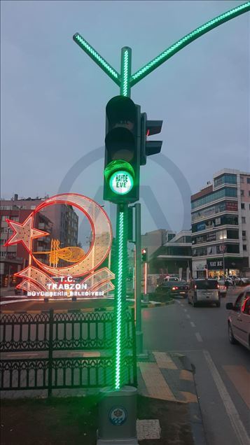 في طرابزون التركية.. إشارات المرور تكافح "كورونا"!
