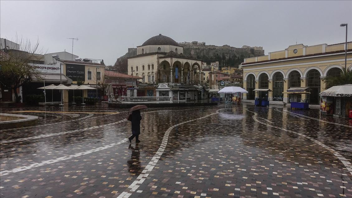 Yunanistan'ın başkenti Atina, Kovid-19 önlemleri nedeniyle "hayalet kent"e döndü