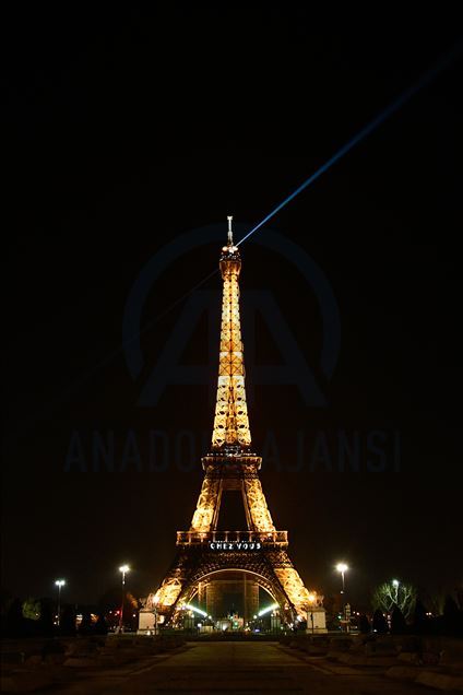 Coronavirus: the Eiffel Tower says "thank you" to the people mobilized