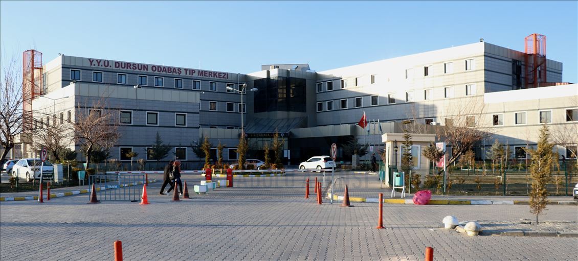Üniversite hastanesinden yüz koruma siperi ve özel kabinli sedye üretimi
