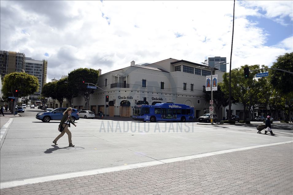 Los Angeles'ta Kovid-19 tedbirleri