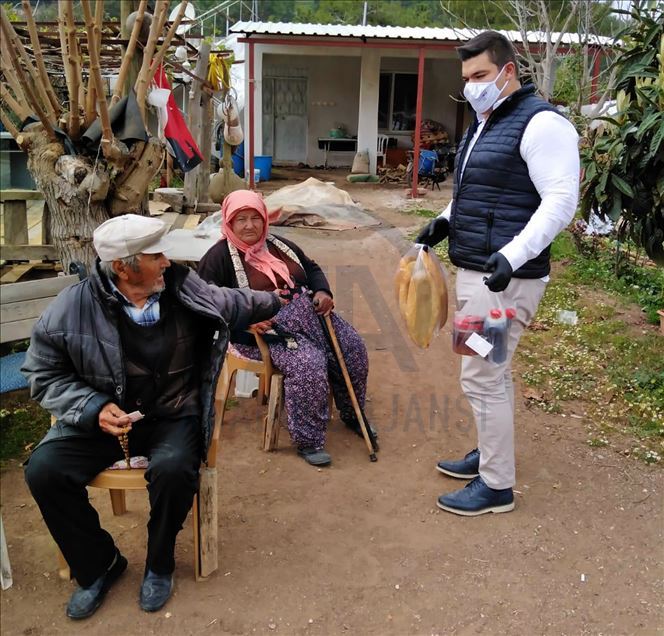 Kumluca'da vatandaşlar "Evde kal" çağrısına uyuyor