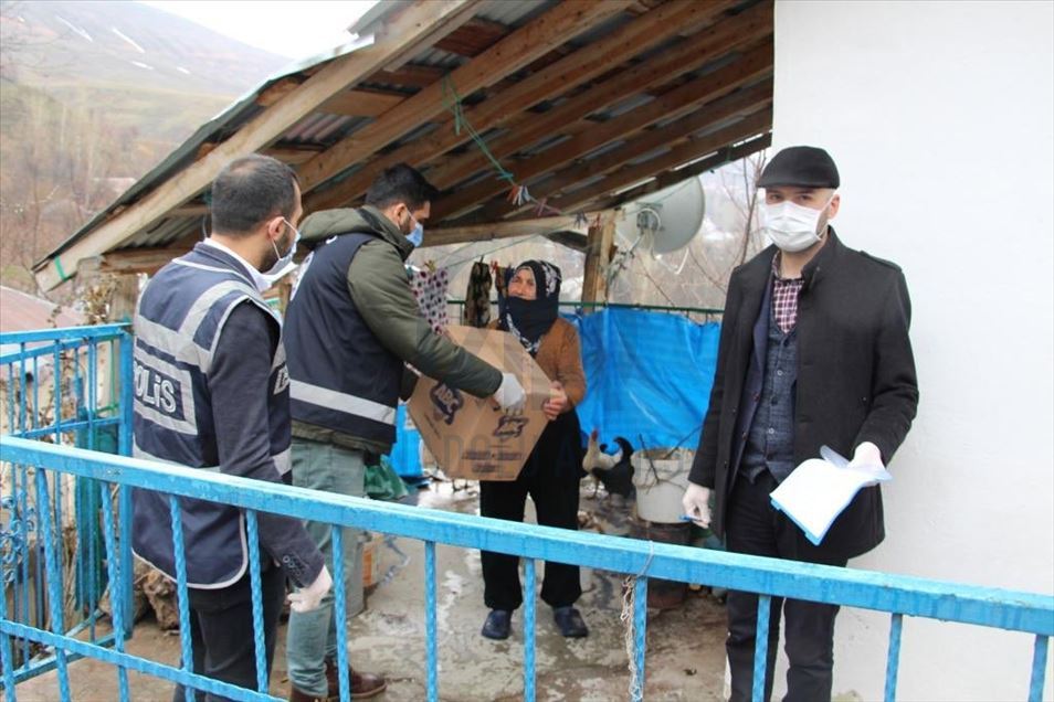 Doğu'da "Evde kal" çağrısına uyan yaşlılar ve kronik hastalar için ekipler seferber oldu