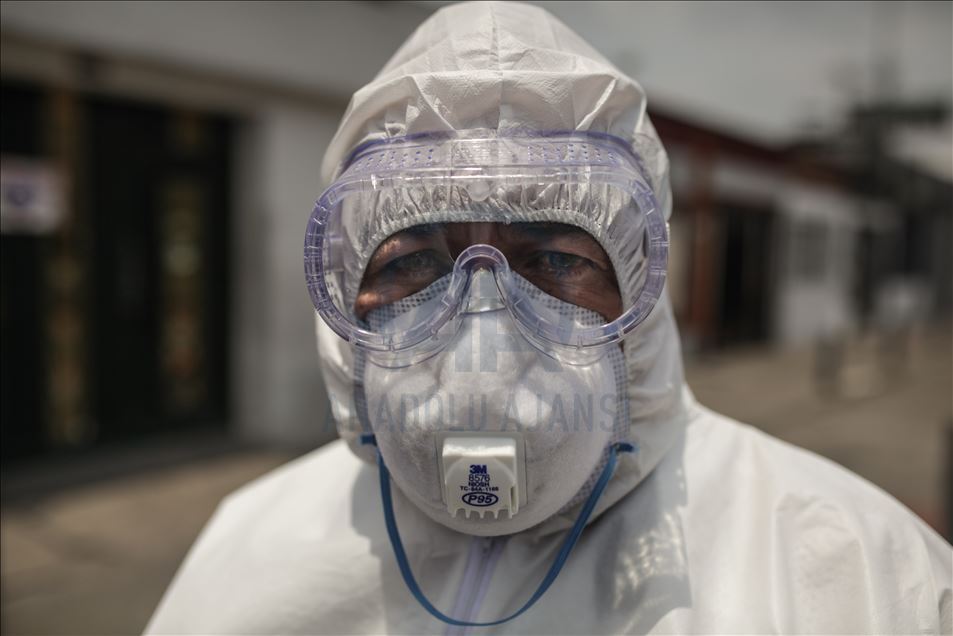 Kolombiya'da koronavirüsle mücadele eden sağlık çalışanları