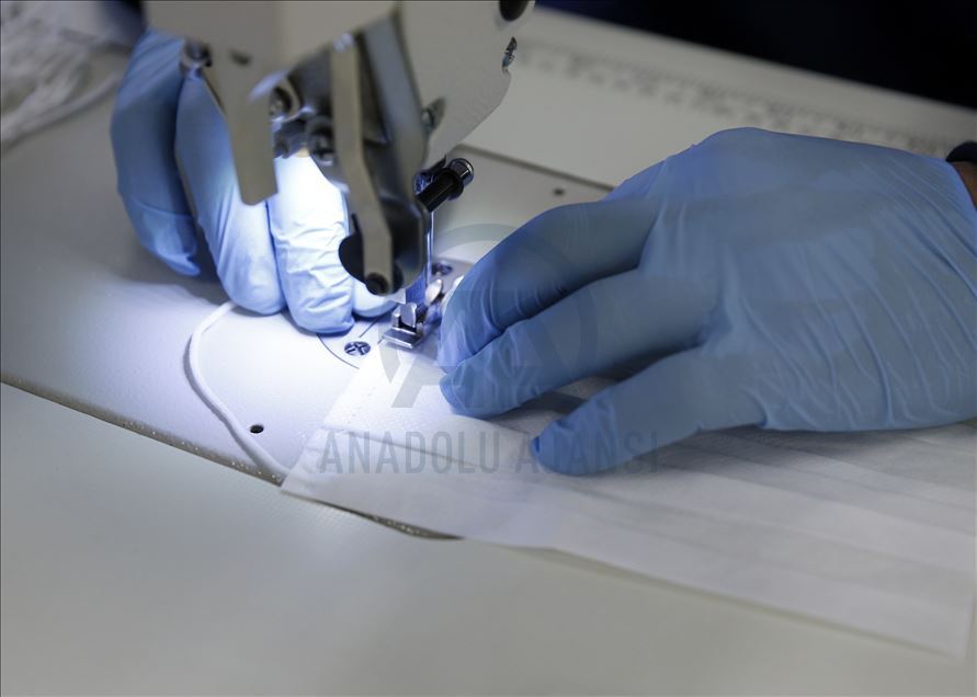 تورکیا.. کارگەی دوورینی جەندرمە رۆژانە ۱۰۰ هەزار دەمامک بەرهەم دەهێنێت
