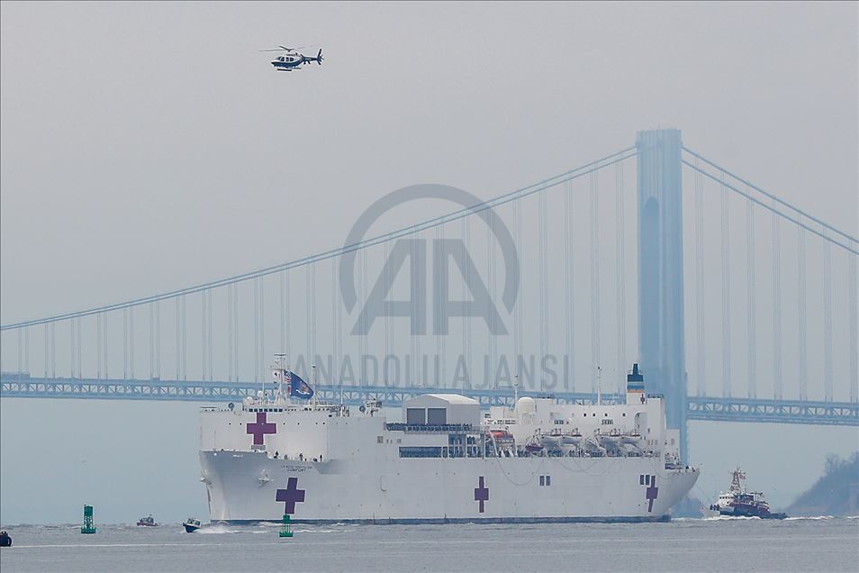 ABD donanmasına ait hastane gemisi New Yok'a geldi