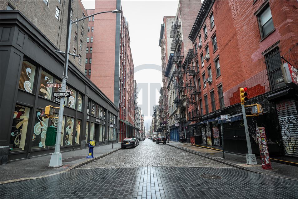 New York'ta mağazalar yağmaya karşı vitrinlerini plakalarla kapattı