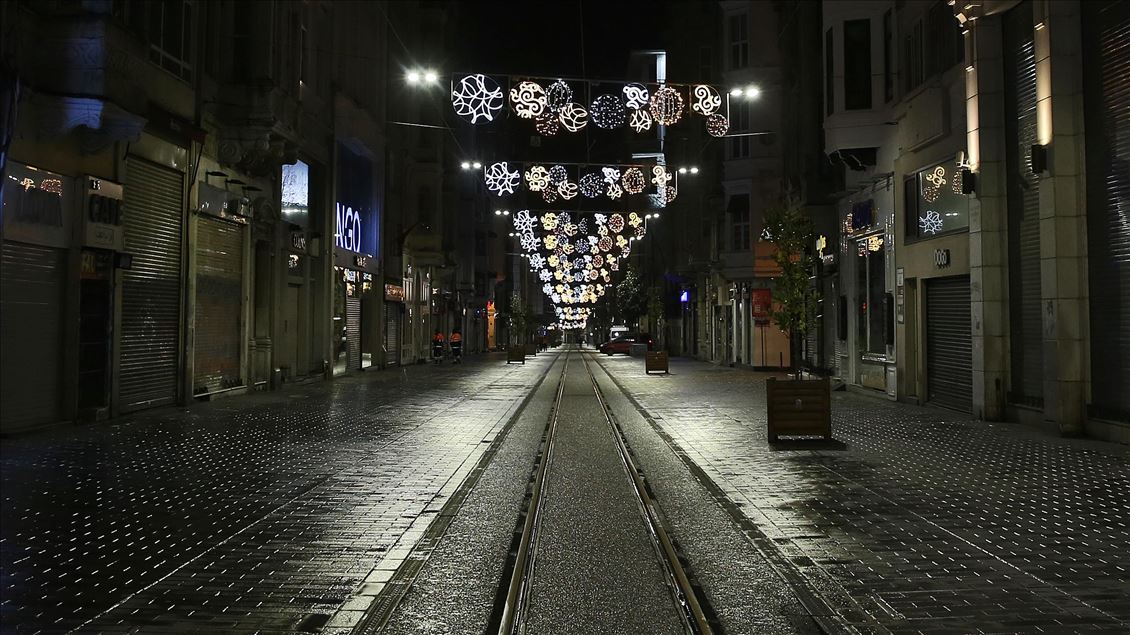 Silence in Istanbul's Istiklal Avenue 