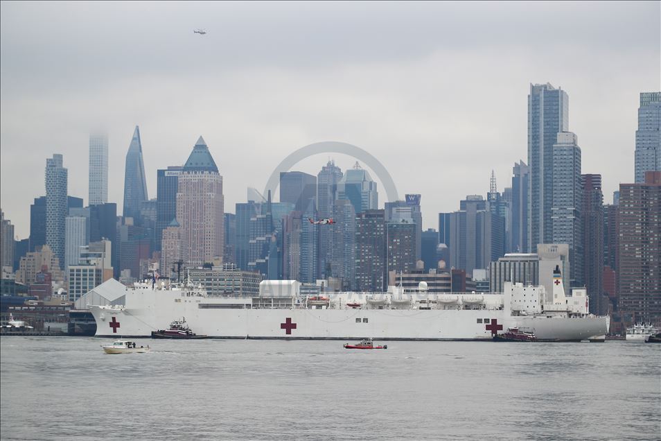 ABD donanmasına ait hastane gemisi New Yok'a geldi