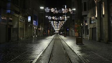 Silence in Istanbul's Istiklal Avenue