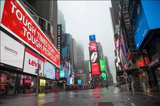 Трамп продлил меры против коронавируса