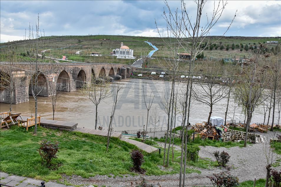 Mekanên dîrokî yên li Diyarbekirê bê deng û bê his in