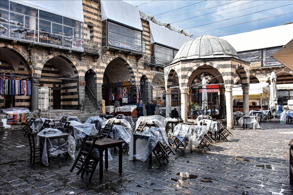 Mekanên dîrokî yên li Diyarbekirê bê deng û bê his in