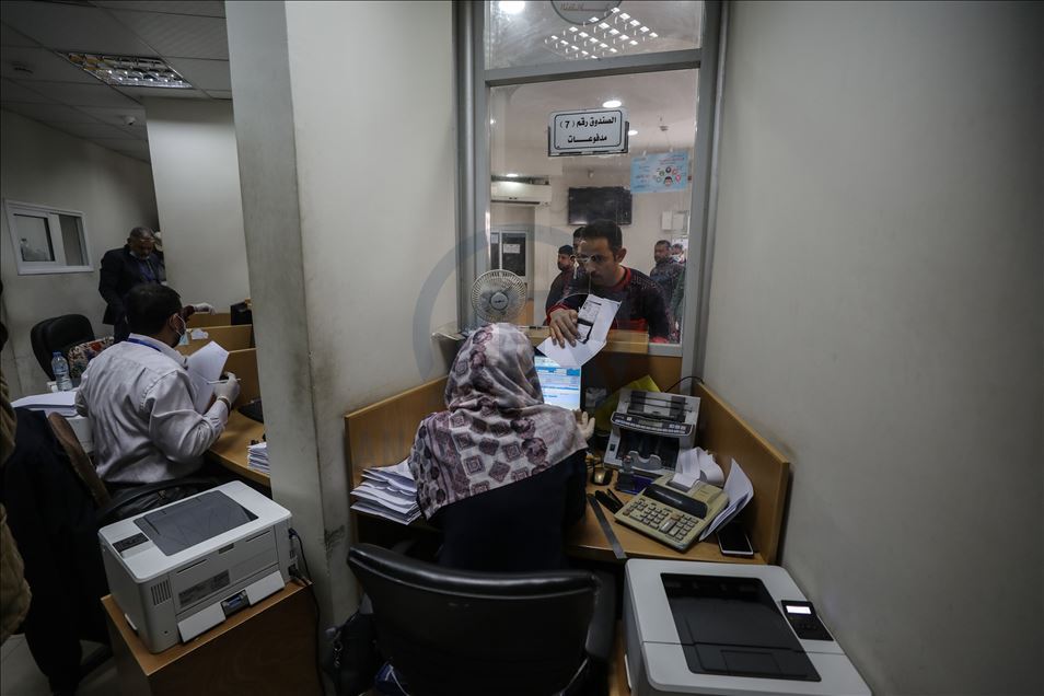 غزة.. بدء صرف منحة مالية قطرية لـ100 ألف أسرة فقيرة
