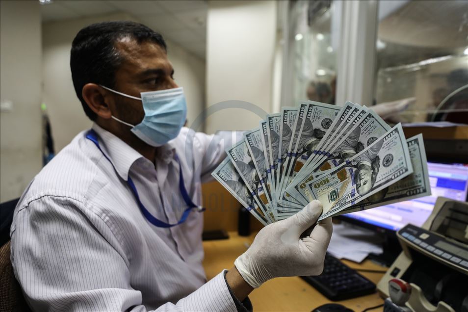 غزة.. بدء صرف منحة مالية قطرية لـ100 ألف أسرة فقيرة
