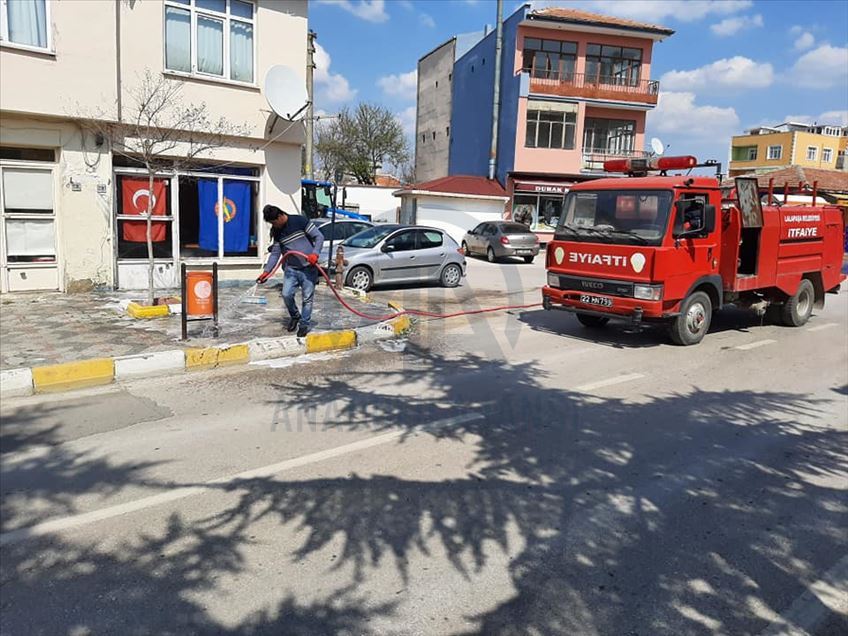 Lalapaşa'da koronavirüse karşı cadde ve sokaklar dezenfekte edildi
