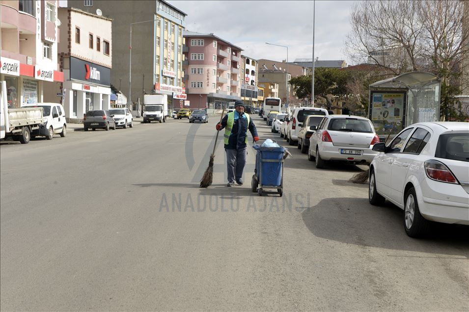 Ardahan'da vatandaşlar "Evde kal" çağrısına uymaya devam ediyor