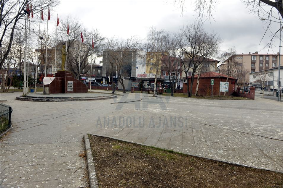 Ardahan'da vatandaşlar "Evde kal" çağrısına uymaya devam ediyor