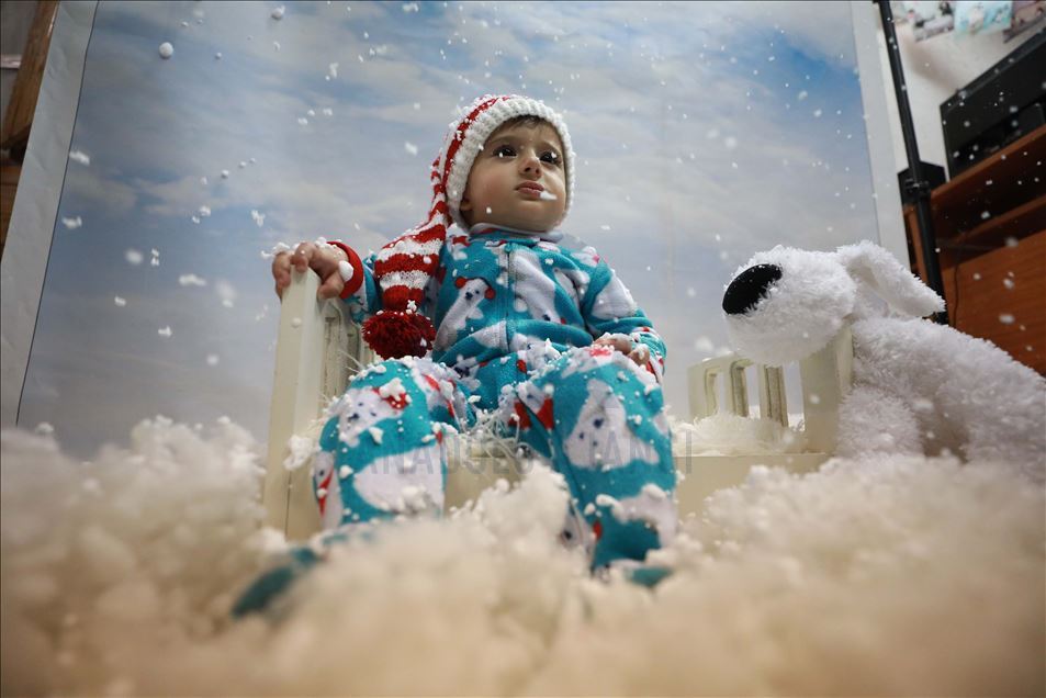 بـ"تصوير حديثي الولادة".. فلسطينية تتغلب على المعاناة
