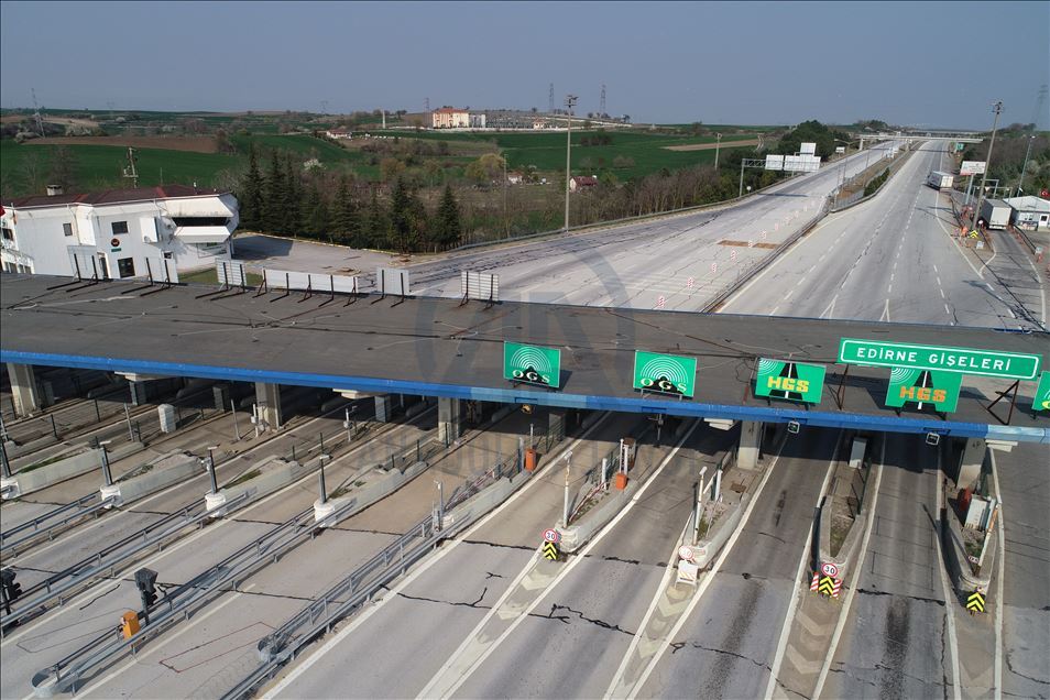 Edirne'ye giriş yapan hususi araçların sürücüleri ve yolcular kaydediliyor