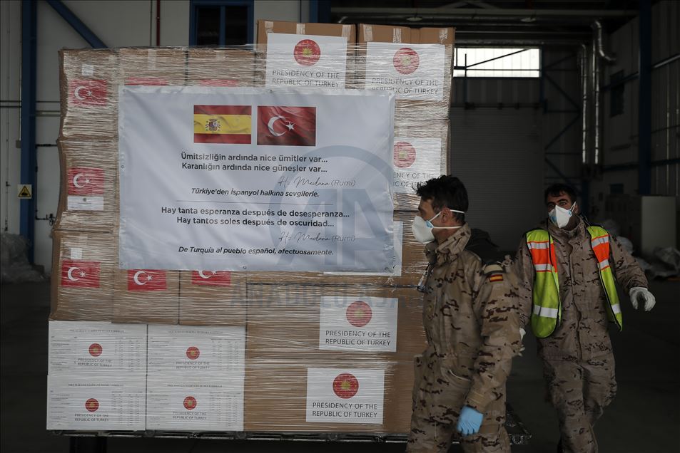 Türkiye'nin gönderdiği sağlık malzemeleri İspanya'ya ulaştı