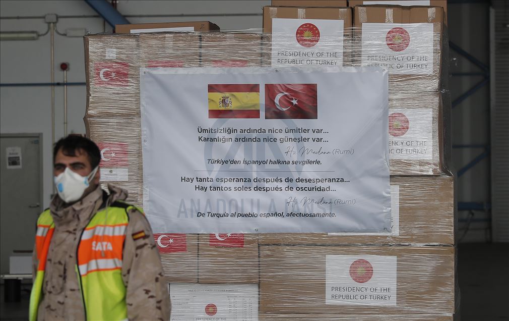 Türkiye'nin gönderdiği sağlık malzemeleri İspanya'ya ulaştı