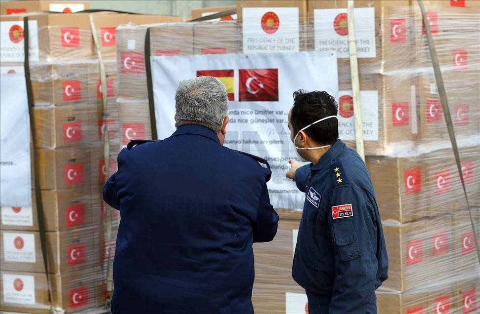 Турция направила в Италию и Испанию помощь для борьбы с коронавирусом