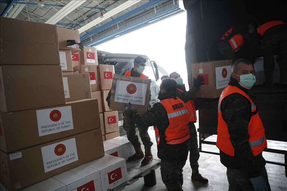 Türkiye'nin gönderdiği sağlık malzemeleri İspanya'ya ulaştı