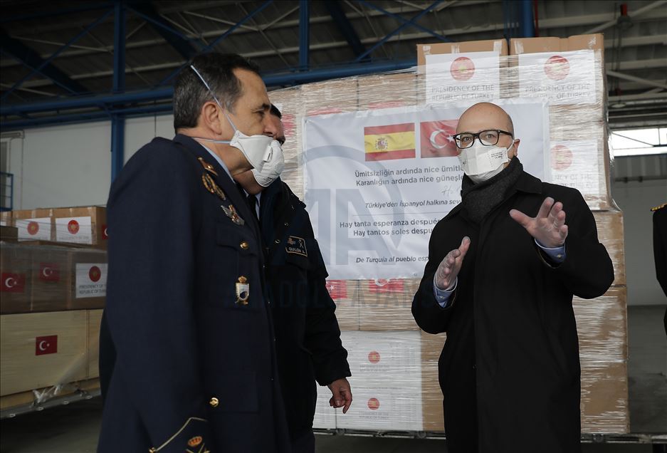 Türkiye'nin gönderdiği sağlık malzemeleri İspanya'ya ulaştı