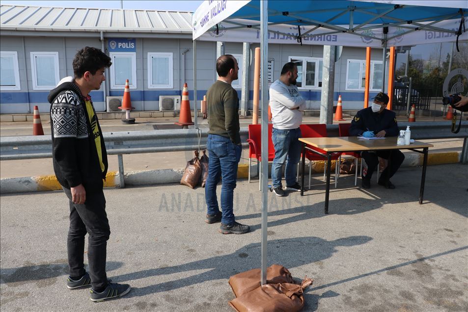 Edirne'ye giriş yapan hususi araçların sürücüleri ve yolcular kaydediliyor