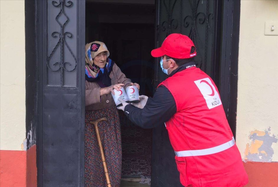Türk Kızılay, ilk 30 bin gıda kolisini ihtiyaç sahiplerine ulaştırdı