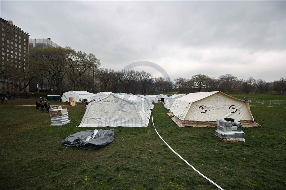 Construyen hospital de campaña de emergencia en Central Park