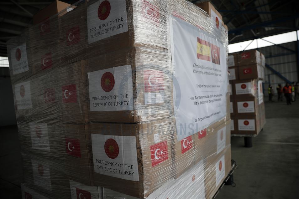 Türkiye'nin gönderdiği sağlık malzemeleri İspanya'ya ulaştı